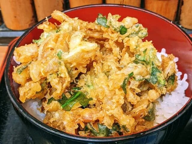 かき揚げ天丼って20代でも食べるのしんどくないか？🤢
