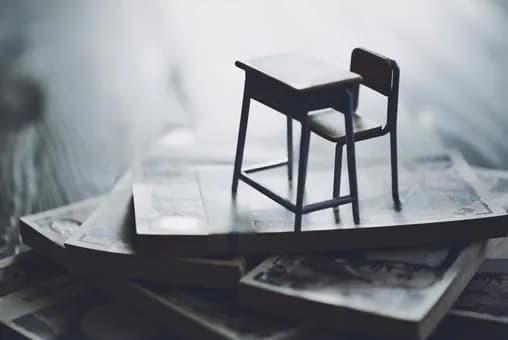 【悲報】奨学金の金利、限界突破2.5%に突入ｗｗｗｗｗｗｗ