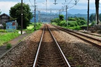 【急募】一人旅したいんやが車と電車どっちがいいと思う・・・・・・？