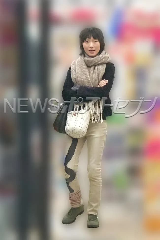 【画像】新しい学校のリーダーズの眼鏡美人、プライベートのスッピンを激写されてしまう