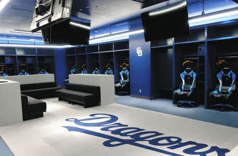 【朗報】中日ドラゴンズのロッカールームかっこよすぎ！