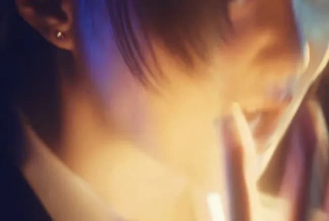 【画像】Ado、最新MVでガチのマジに顔出しwwww