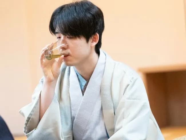 【悲報】藤井聡太さん、８冠からあっという間に屈辱の４冠へ