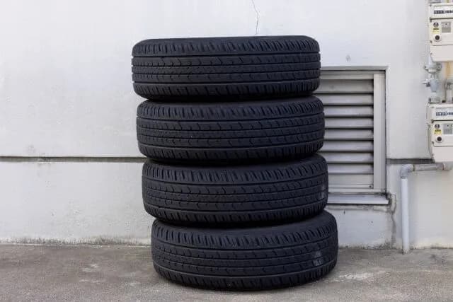 最近一人暮らし始めた車乗りなんやがみんな予備のタイヤはどこに保管してるの？