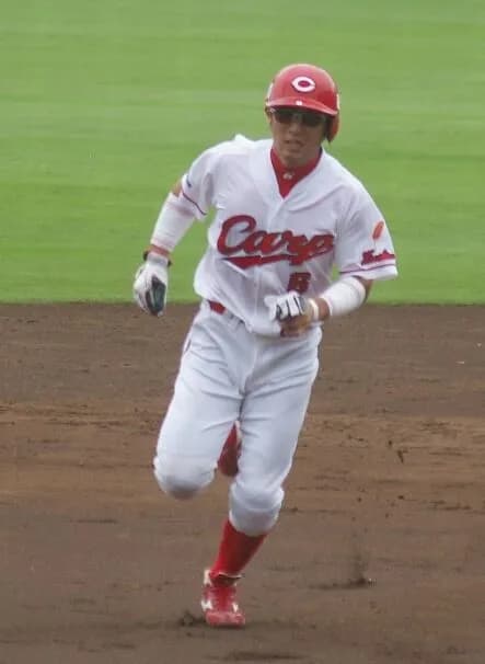 梵英心(遊)　2010年　打率.306　13本　43盗塁　OPS.815　GG賞