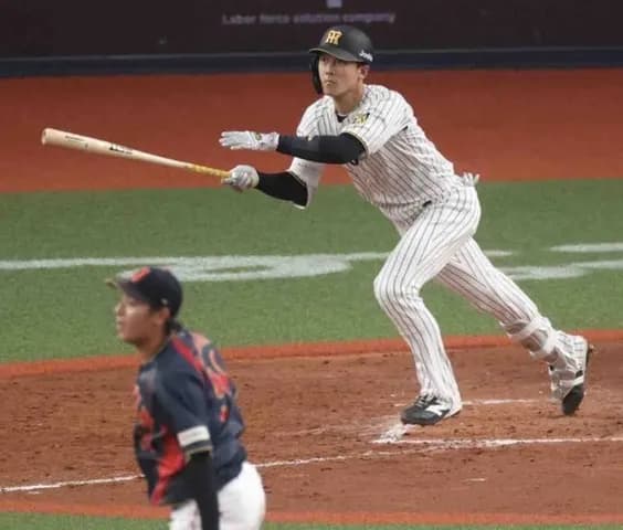 【強化試合】阪神・小幡竜平が代打で走者一掃の適時二塁打！開幕スタメン争うディベイニーに負けじと
