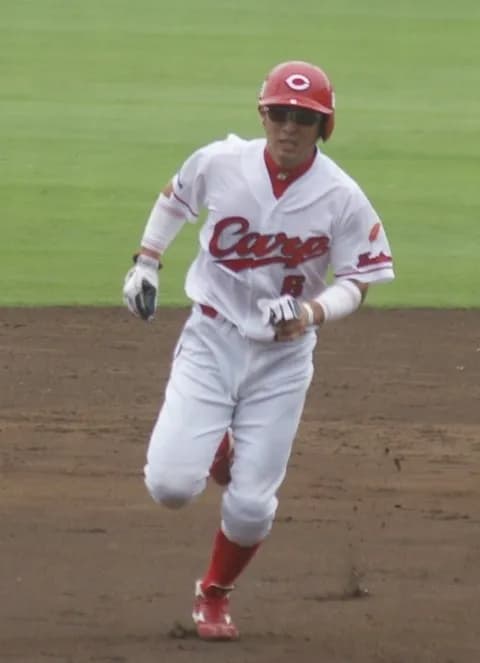 梵英心(遊)　2010年　打率.306　13本　43盗塁　OPS.815　GG賞