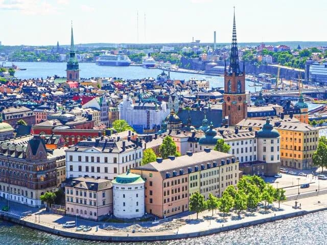 スウェーデンとかスイスみたいなあの落ち着いた雰囲気なんなん？