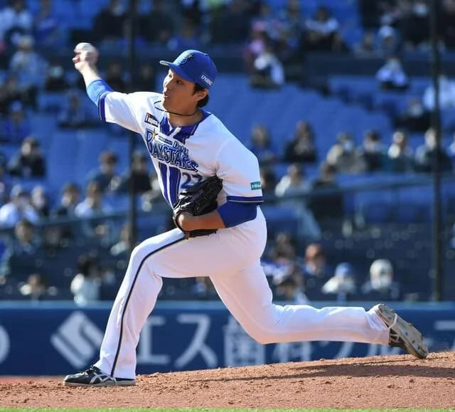 ＤｅＮＡ　藤浪晋太郎が制球定まらず　鵜飼への死球から暴投→球審に抜け球直撃も