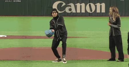 ルフィ(実写)の始球式ｗｗｗｗｗｗｗｗｗｗｗｗｗｗ