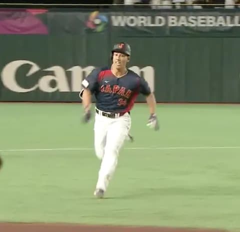 吉田正尚さん可憐な走りでスリーベース