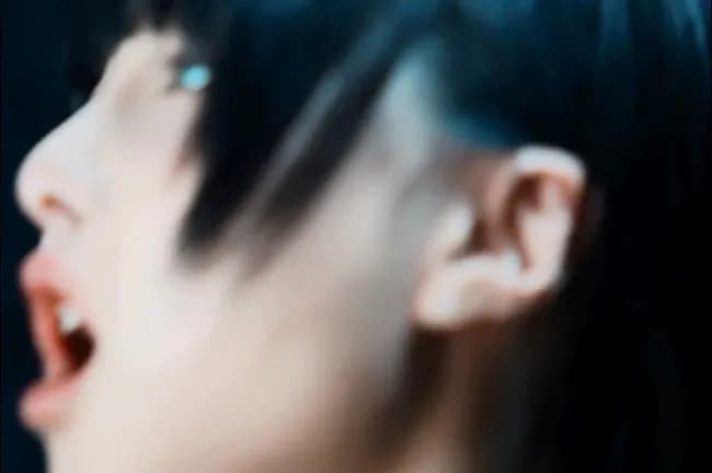 【悲報】ぼやけ画質で顔出ししたAdoさん、AIによってあっさり鮮明可されてしまうｗｗｗｗｗｗｗ