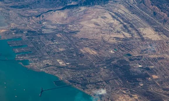 【悲報】イラン「ホルムズ海峡を使う奴らは絶対に許さない！生物兵器を発射する！」←これ・・・・・・