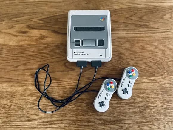 【悲報】昭和生まれさん、ファミコンとかスーファミとかいうゴミ箱で遊んでいたｗｗｗｗｗｗ