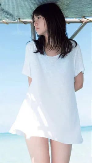 斉藤飛鳥 白シャツ