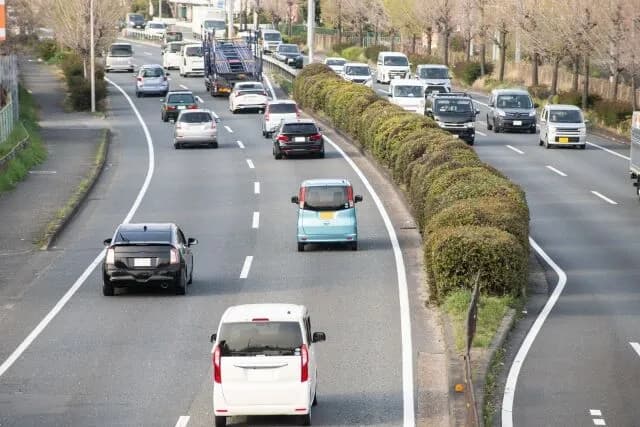 【悲報】「あっ、車間あけとこ」ってなる車の特徴