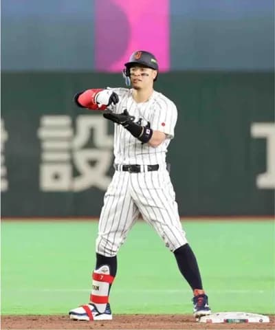 侍ジャパン・佐藤輝明が代打適時二塁打で逆転勝利引き寄せる…待望のＷＢＣ初安打初打点「積極的にいくのは自分の持ち味」