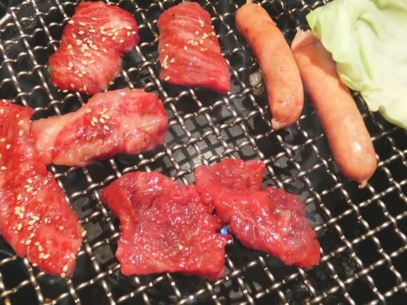 【朗報】婚活女性「男の生活レベルを知るには、焼肉に行きましょう。牛角に連れて行く男は論外」