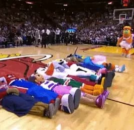 【画像】MLBのマスコット、キモすぎる