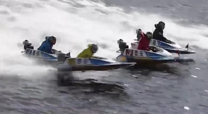 【動画】野田昇吾選手のボート転覆、よく見るとめっちゃ危ない