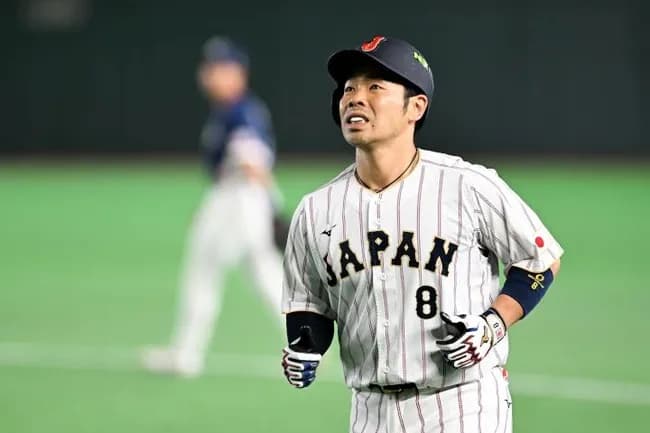 近藤アウト周東イン　岡本アウト佐藤輝明イン