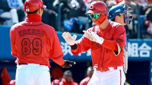 カープ中村奨成、1号2ラン！ドラ1平川蓮に負けじと快音を連発中