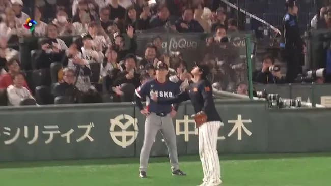 少年にボール渡す大谷翔平の神対応、隣でアピールの女性に非難集まるも…　「親が止めるべき」と疑問の声