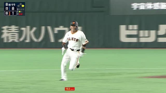長野久義、引退試合でクリーンヒット＆シャカシャカ走り！ 相手投手に感謝を伝える