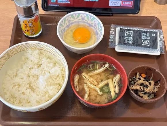 【悲報】すき家の一番安い朝食（320円）、ちと寂しいｗｗｗｗｗｗｗｗｗｗｗｗｗｗｗｗ
