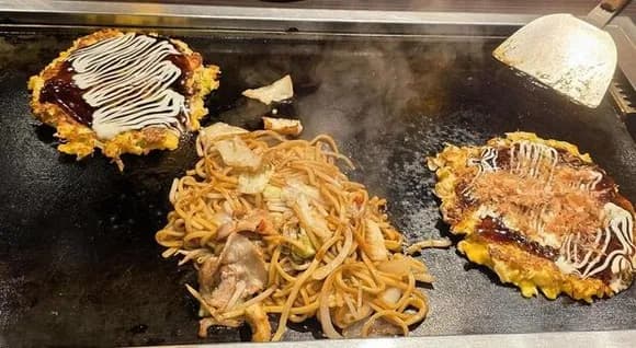 【悲報】日本人「関西人はご飯のオカズに粉もの食べて頭おかしい。炭水化物に炭水化物じゃん」