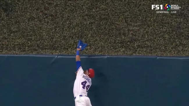 【WBC準決勝・ドミニカ対アメリカ】ドミニカ　フリオ・ロドリゲス、ホームランキャッチ！！！！！！！！！！！！