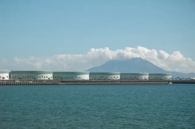 【悲報】日本の石油備蓄、わずか241日分しかないと判明wwwww