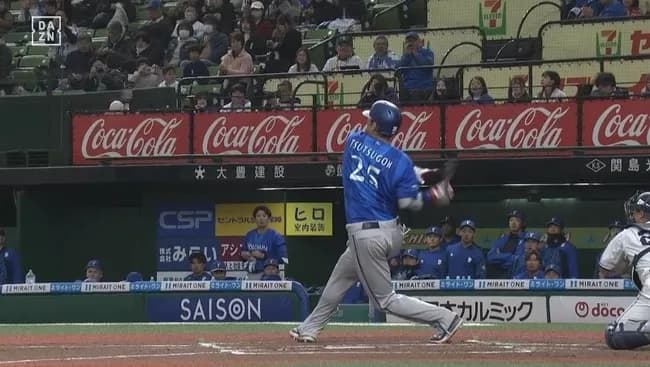 DeNA筒香嘉智にアクシデント　スイング後に苦悶の表情…足を痛めたか