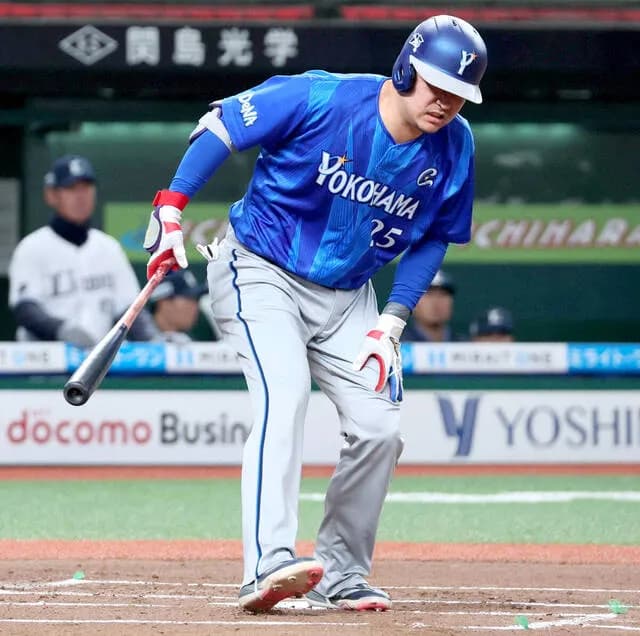 【悲報】 筒香嘉智さん、空振りしただけで故障してしまう