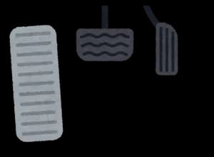 車のペダルがどこなのか覚えられない