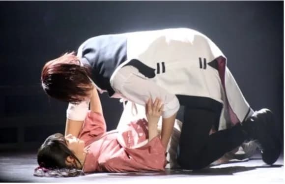 【画像】女性声優さん、舞台で共演したイケメンたちと写真を撮りまくってしまう・・・・・・・・・・・・