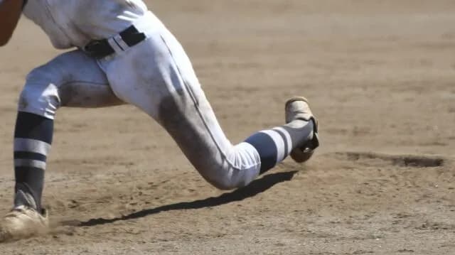 ワイ（右サイドスロー）球種：ストレート、カーブ、スライダーのみ