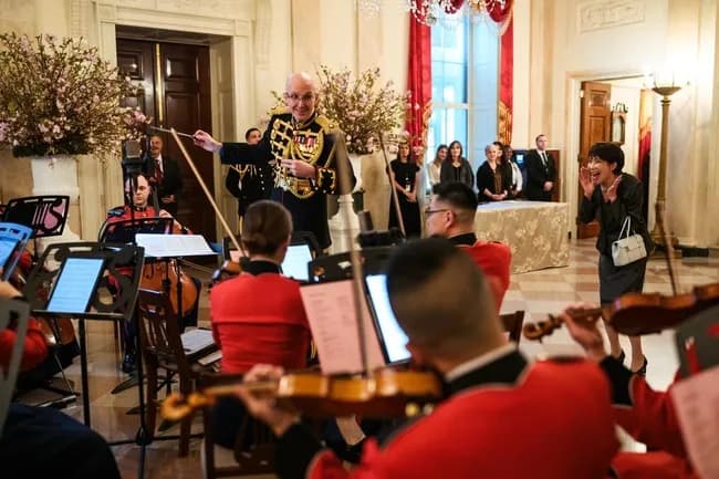 【画像】高市早苗ダンスの別アングルの写真が発見されるｗｗｗｗｗｗｗｗｗｗ