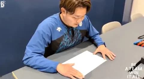 DeNA石田裕太郎がバス車内放送に挑戦！ 横浜市内を駆ける「ベイスターズ仕様」特別車両と豪華コラボ