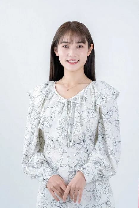 もう中学生(43)と結婚したタレント(32)が美人すぎると判明