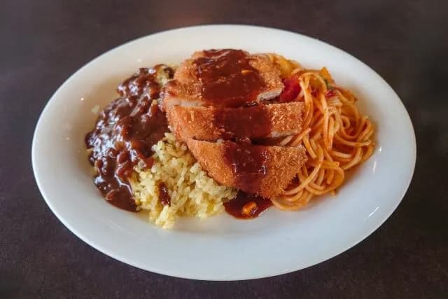 ナポリタン←ナポリには無い、トルコライス←トルコには無い