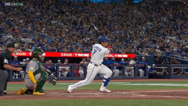 【悲報】トロント岡本、シングルヒット打っただけで球場大歓声