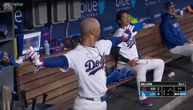 【朗報】ムーキーベッツさんが3ランを打った直後wwwwwwwwwwww