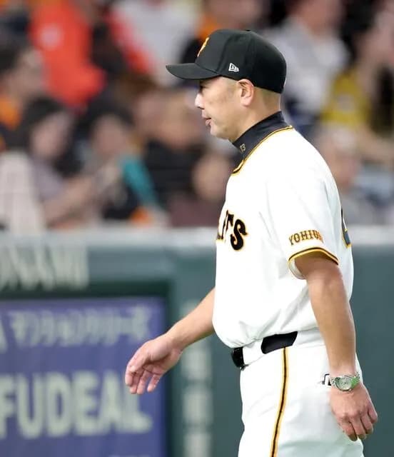 【悲報】巨人阿部監督、同点のツーアウト二三塁で満塁策にせず決勝内野安打を献上し大炎上