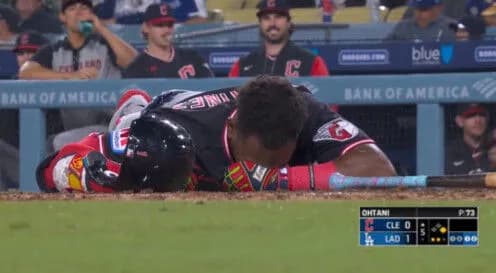 大谷、相手打者に膝へのデッドボールで泣かせる・・・・