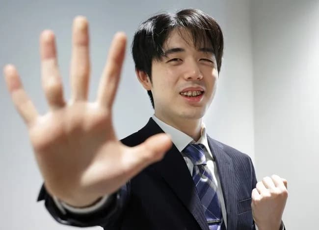 【悲報】藤井聡太さん、「ダブル逆転防衛」に成功したのに全く話題にならない