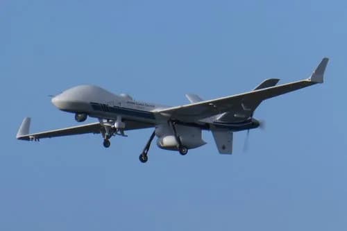 【悲報】専守防衛の日本さん、敵の射程圏外から攻撃できる無人機を導入してしまうｗｗｗｗｗｗｗｗｗｗ