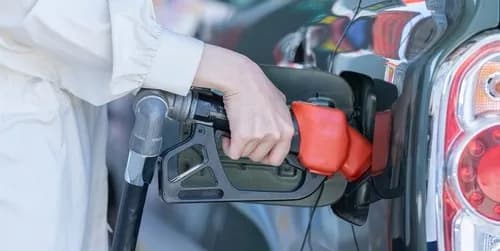 【動画】まんさん、ガソリンをビニール袋でテイクアウトしてしまうｗｗｗｗｗｗｗｗｗｗ