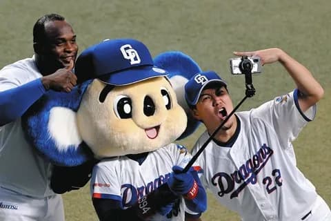 中日サノ、来日初のヒーローインタビュー！日本語で「ドラゴンズ頑張ろう！」