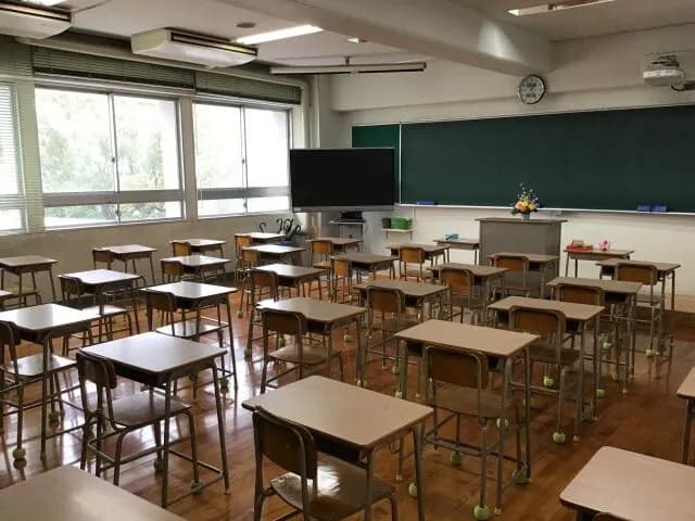 「学校」←これガチでデメリットの方が多くね？？？